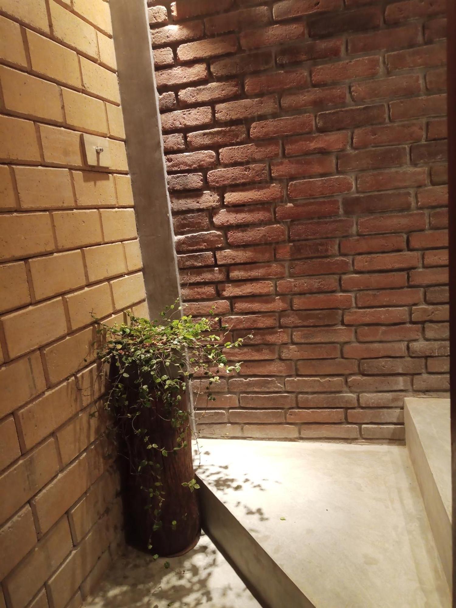 The Brick Wonder Hotel Habaraduwa Central Buitenkant foto